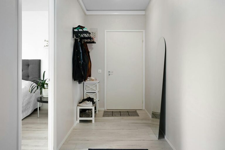 Simple Ways to Organize Your Entryway for a Clutter-Free Home